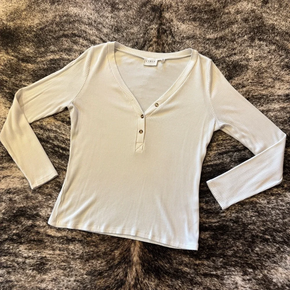 Cyrus Essentials Women’s White Long Sleeved Shirt Size Large - Picture 1 of 8